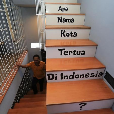 Innbox Capsule Hotel Jember Exterior photo